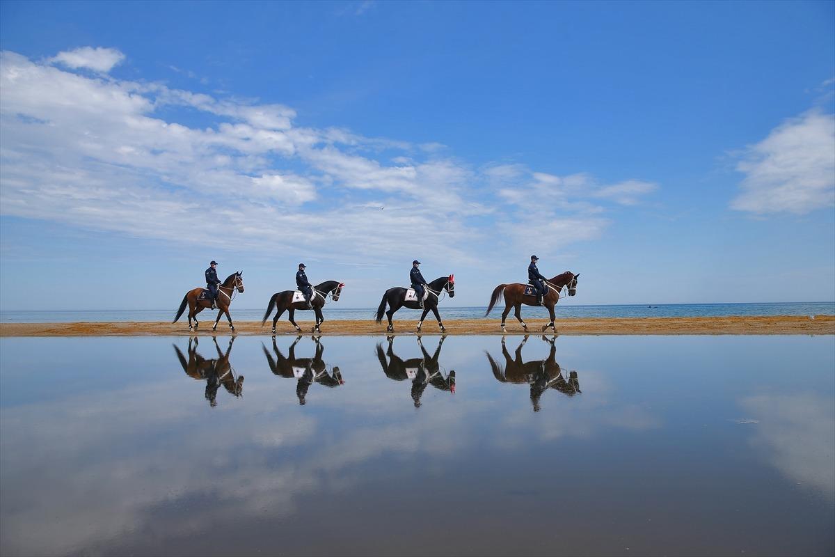 Atlı jandarma timleri İstanbul'daki sahilleri denetledi