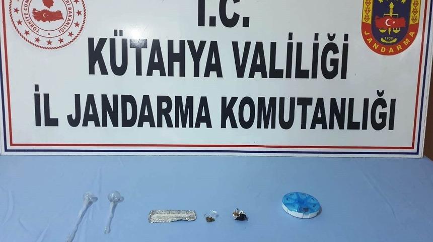 K&uuml;tahya&rsquo;da uyuşturucu operasyonu: 2 g&ouml;zaltı
