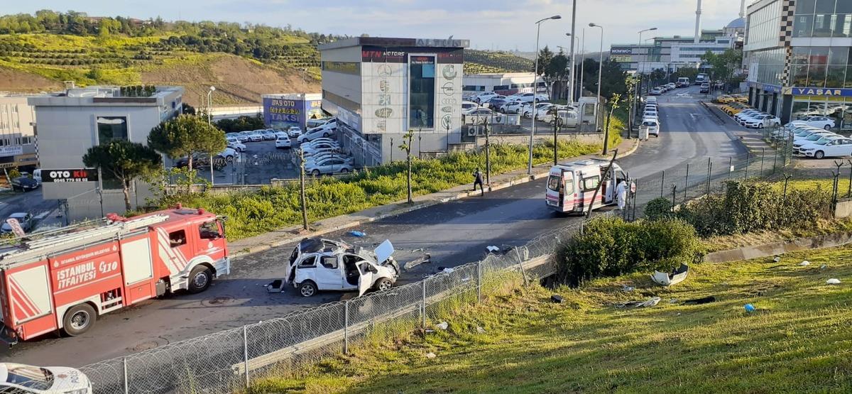 TEM Otoyolu'nda bariyerleri aşan ara&ccedil; yan yola u&ccedil;tu: 1 &ouml;l&uuml;, 1 yaralı
