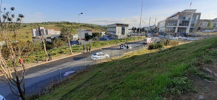 TEM Otoyolu'nda bariyerleri aşan araç yan yola uçtu: 1 ölü, 1 yaralı G4