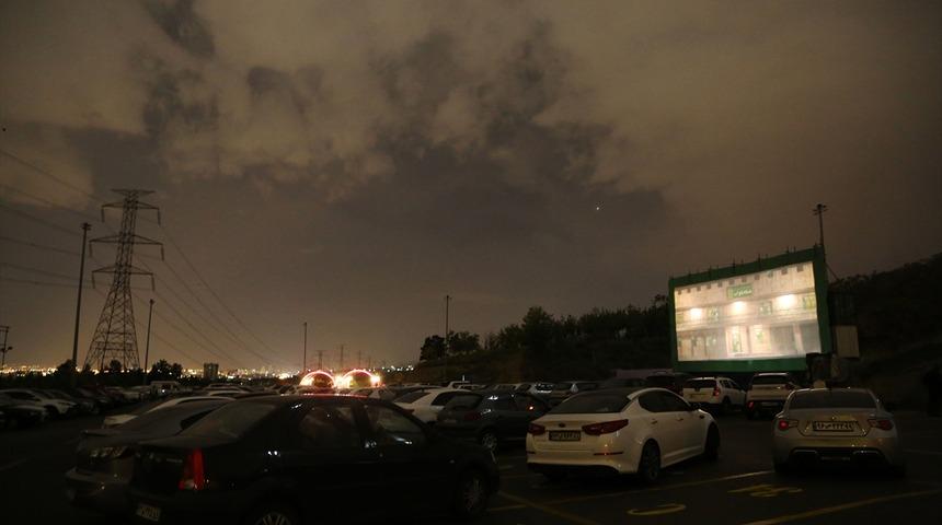 İran’da koronavirüs sonrası arabalı sinema dönemi