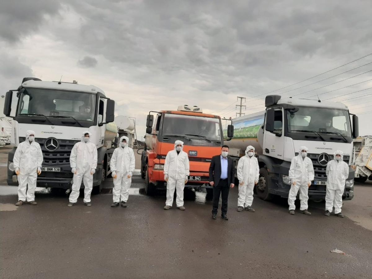 Bağlar&rsquo;da temizlik ekipleri kısıtlama g&uuml;nlerinde g&ouml;rev başında