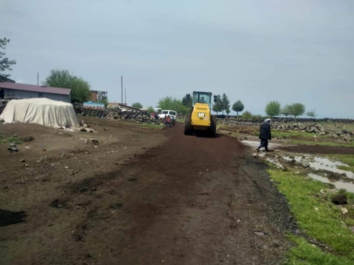 Bağlar&rsquo;da yol yapım &ccedil;alışmaları s&uuml;r&uuml;yor