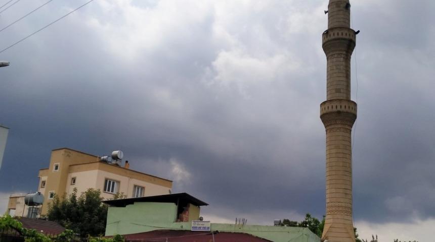 Minareye yıldırım d&uuml;şt&uuml;