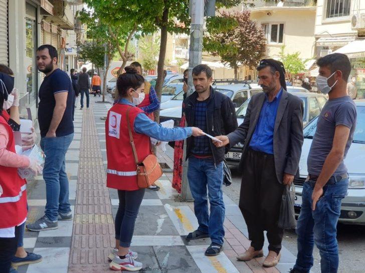 Şanlıurfa’da ücretsiz maske dağıtılıyor G1