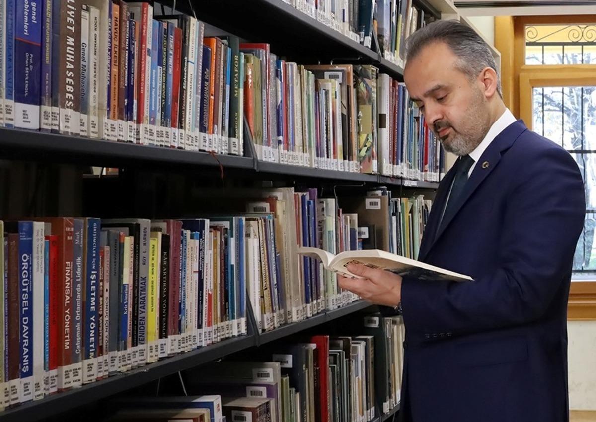 Bursa&rsquo;da 3 bin kitap hediye edildi