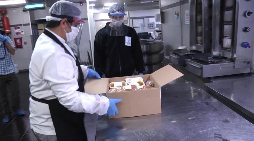 Ramazan&rsquo;da ihtiya&ccedil; sahiplerinin sofralarına sıcak yemek gidiyor