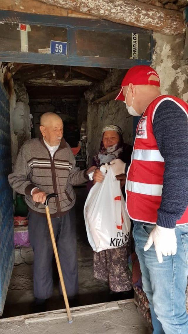 Türk Kızılayı Çıldır Şubesi Ramazan pidesi dağıttı