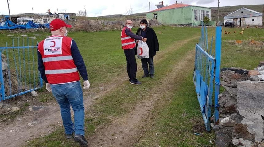 T&uuml;rk Kızılayı &Ccedil;ıldır Şubesi Ramazan pidesi dağıttı