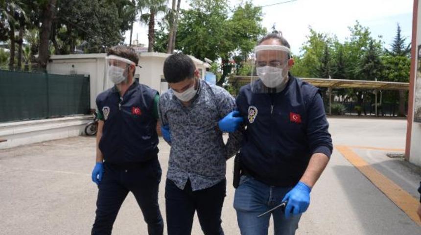 'Polis' yalanı ile altınları ve parasını alıp, kredi çektirdiler