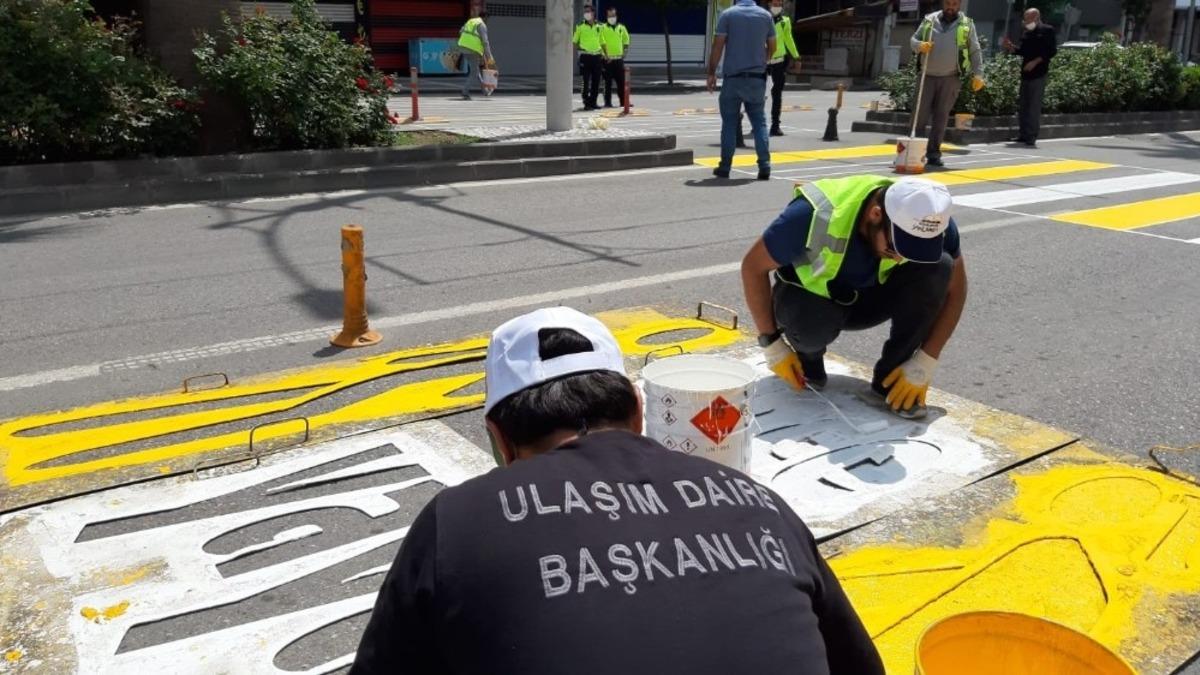 Sokağa &ccedil;ıkma kısıtlamasında yol şeritleri yenilendi