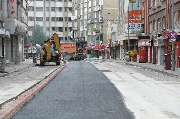 Konya Büyükşehir Belediyesi vatandaşlar evdeyken kavşaklarda düzenleme yapıyor G2