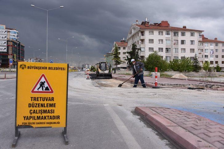 Konya Büyükşehir Belediyesi vatandaşlar evdeyken kavşaklarda düzenleme yapıyor G4