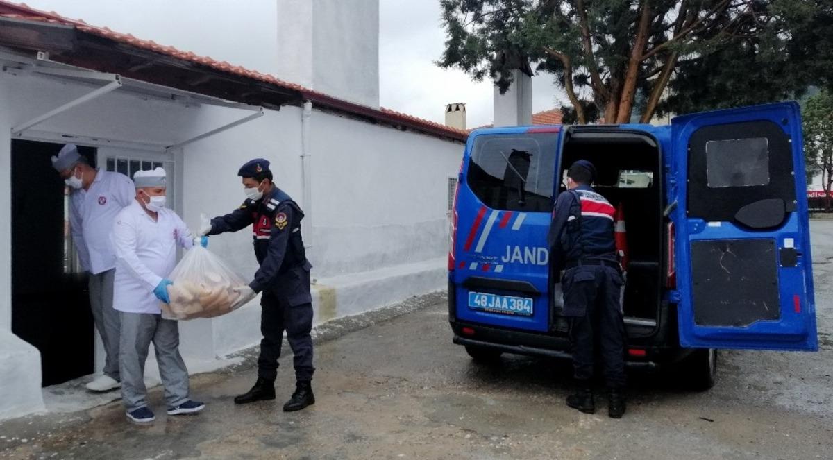 Aş evinden &rsquo;d&uuml;ğ&uuml;n yemeği&rsquo; lezzetinde yardım