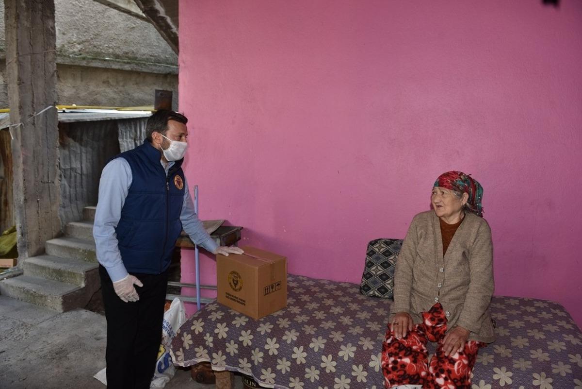 Y&uuml;reğir Belediyesinden selzedelere gıda desteği
