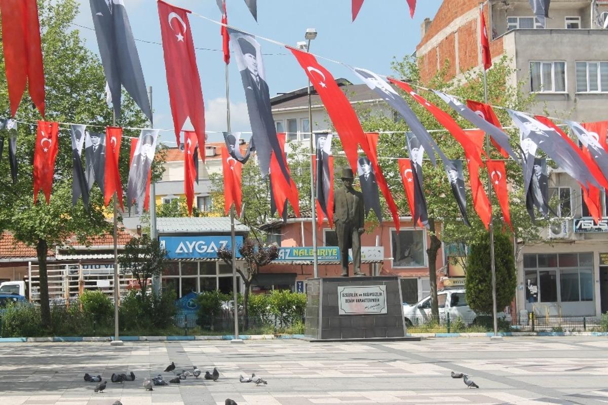 Manyaslılar sokağa &ccedil;ıkma yasağına uyuyor