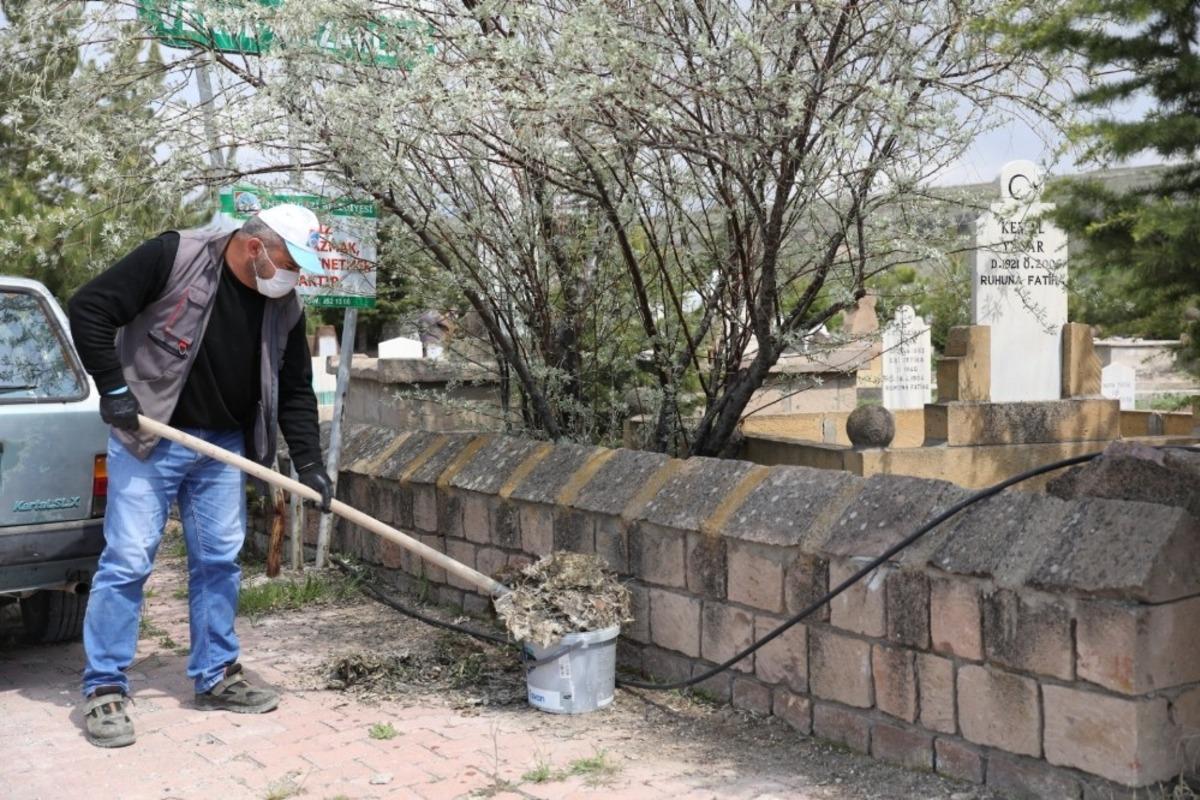 Melikgazi&rsquo;de mezarlıklar bakım ve onarımdan ge&ccedil;iyor