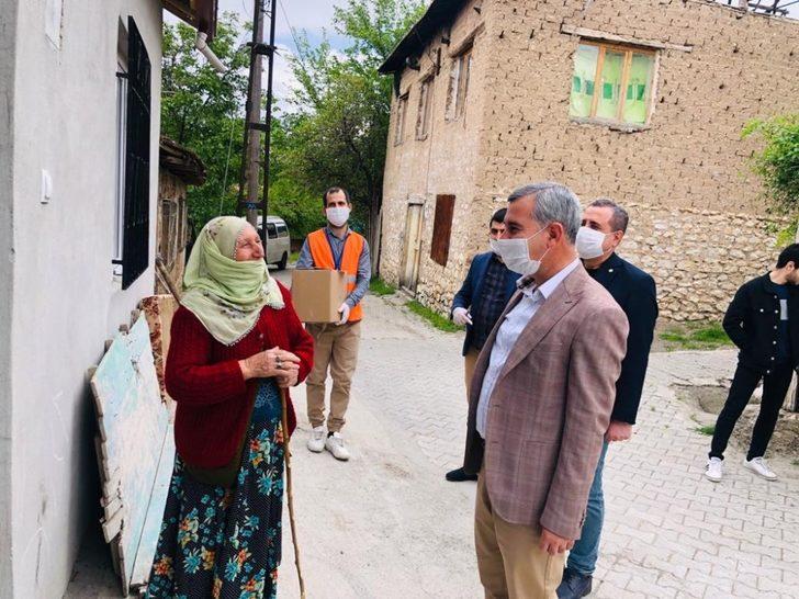 Başkan Çınar, yardım ekibine yardımcı oldu Ramazan gıda kolisi dağıttı G2