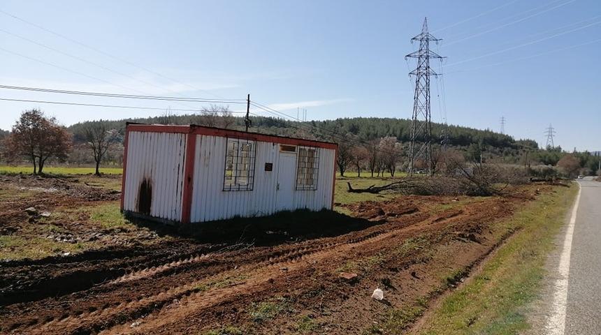 Menteşe’de kiralık vinçle konteyner hırsızlığı iddiası