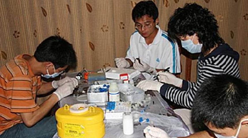 &Ccedil;in'de bilim insanlarının koruyucu kıyafetsiz fotoğrafları web sitesinden silindi