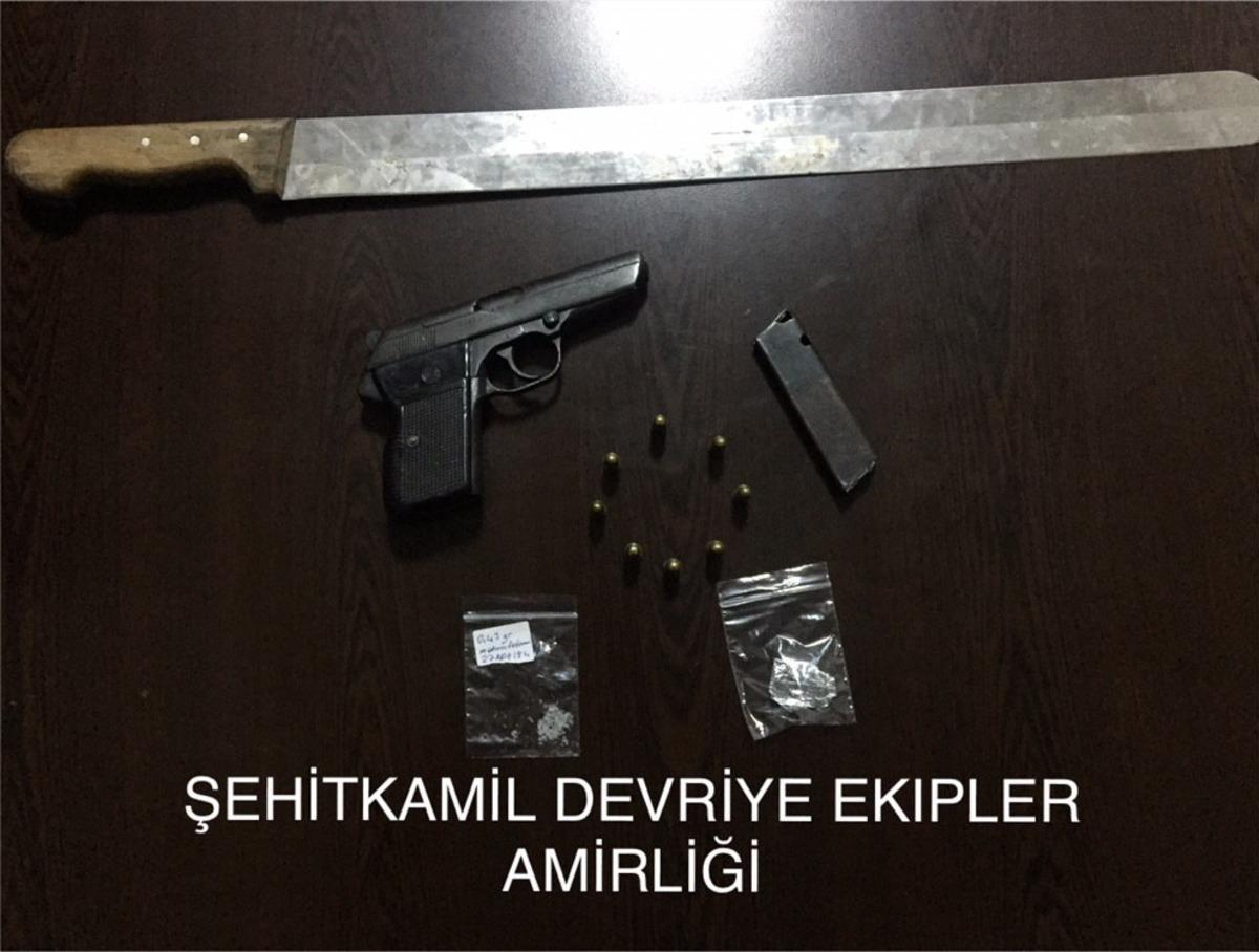 Gaziantep&rsquo;te ş&uuml;pheli ara&ccedil;ta 6 kilo uyuşturucu ele ge&ccedil;irildi