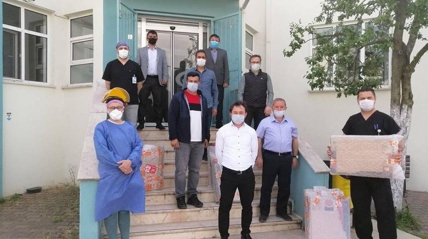 Hayırsever il&ccedil;e esnafından hastaneye televizyon bağışı