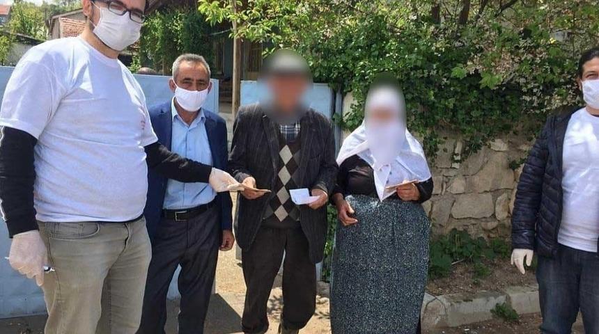 Destek &ouml;demeleri 65 yaş &uuml;st&uuml; vatandaşların evine kadar teslim ediliyor