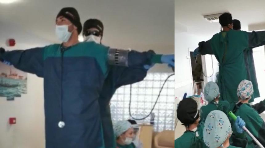 Sosyal medyayı sallayan g&ouml;r&uuml;nt&uuml;! &lsquo;Titanic&rsquo; ile stres attılar