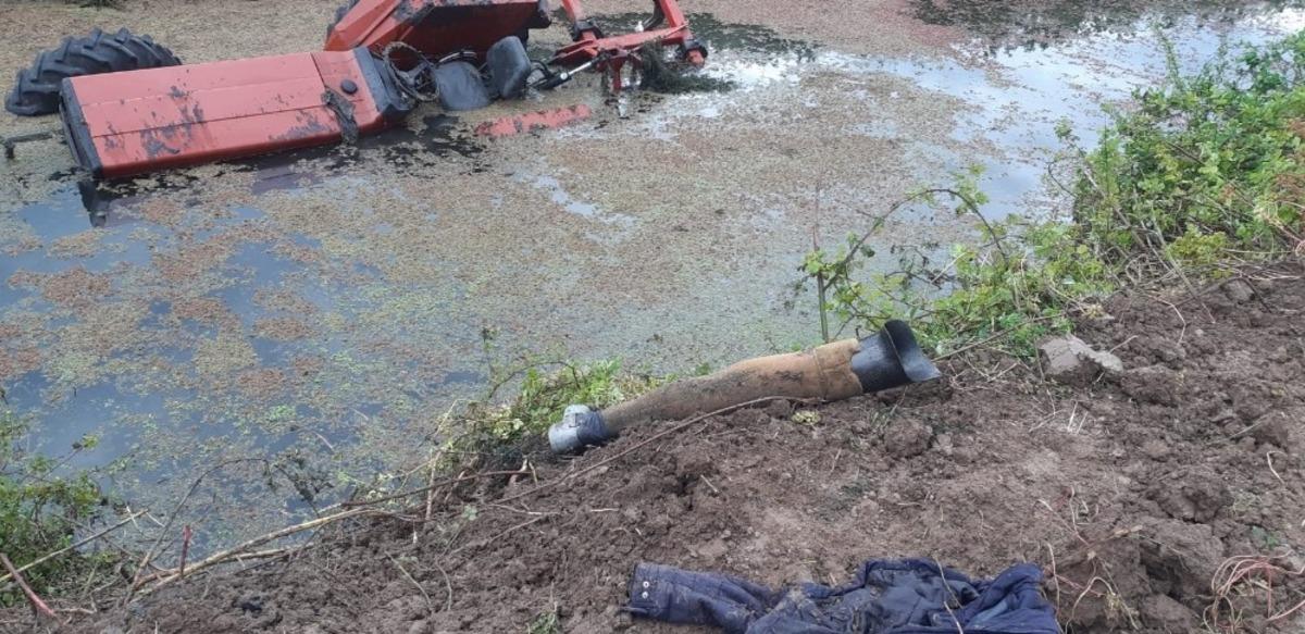 Sulama kanalı boşluğuna d&uuml;şen trakt&ouml;rde can verdi