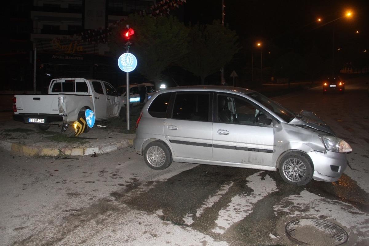 Elazığ&rsquo;da trafik kazası:2 yaralı