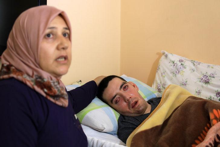 Yatalak oğlunun gözlerini 6 yıldır yara bandıyla kapatıyor G5