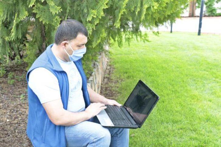 Akarca Ovası'nda çekirge istilası! 'Güneydoğu'dan tarım işçileriyle geldi' söylemi tartışma yarattı G2