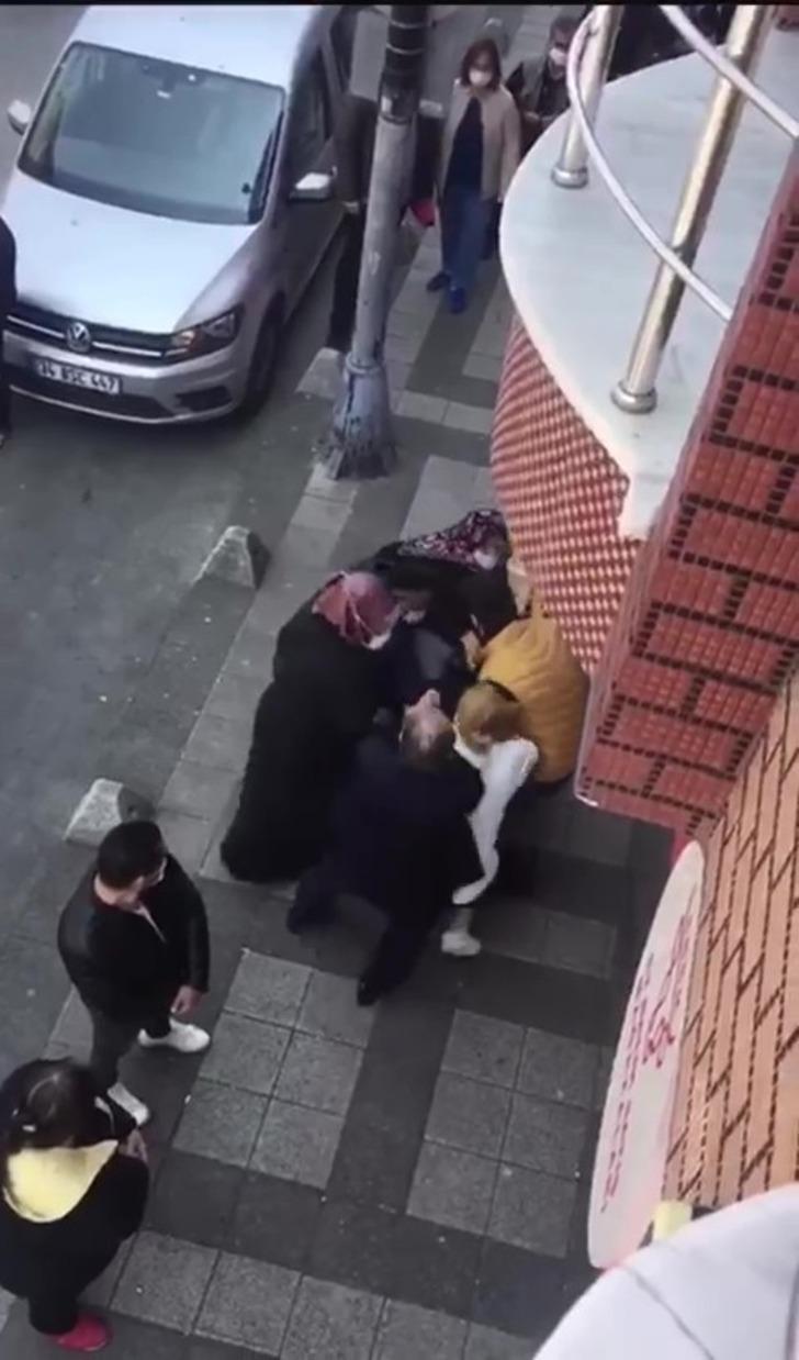 Yer: İstanbul! Ekmek sırasında kadınlar birbirlerine girdi G4