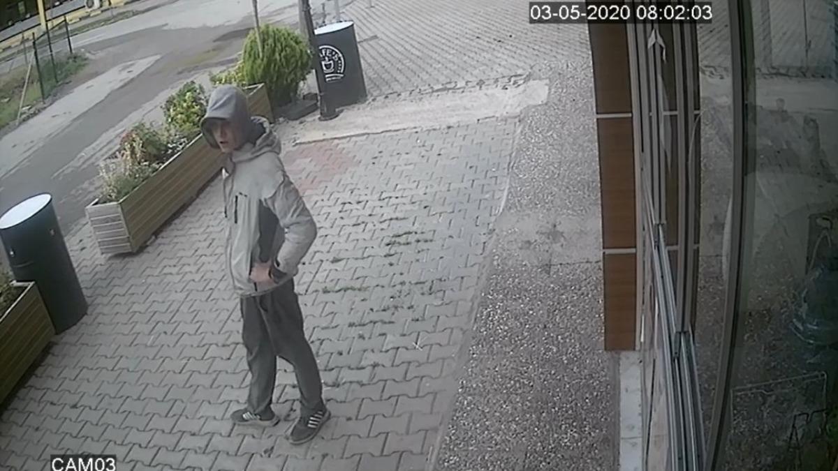Hırsız vir&uuml;s&uuml; fırsat bildi, kafeyi soydu