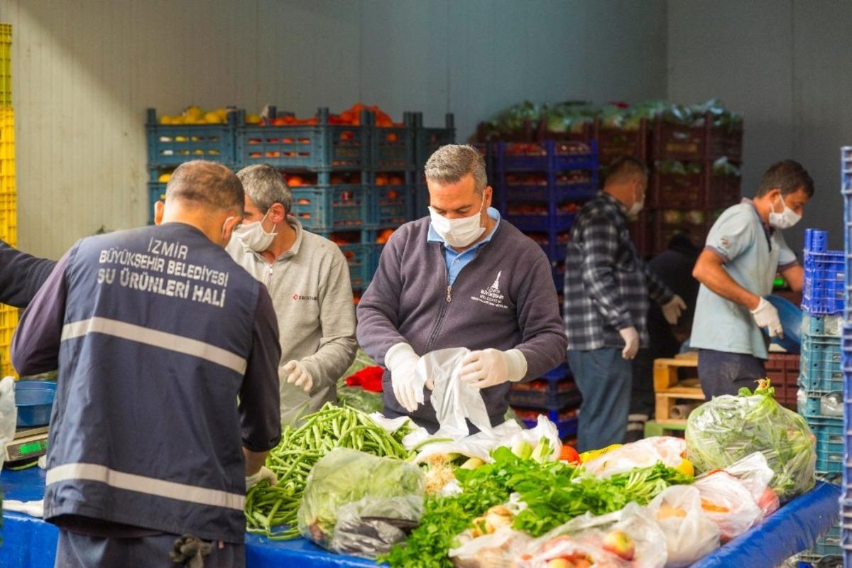İzmir Sebze Meyve Hali esnafından Biz Varız dayanışmasına destek