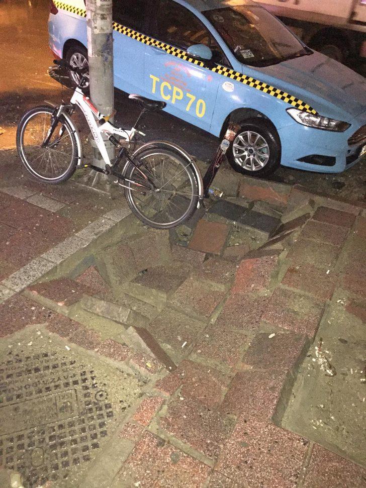 Aşırı yağış sonrası çöken yola böyle düştü G2