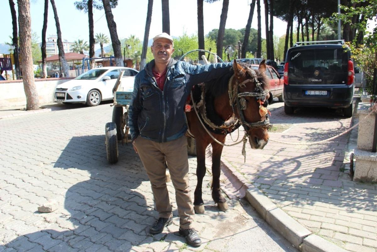 Geleneği s&uuml;rd&uuml;ren sadece Mevl&uuml;t Usta kaldı