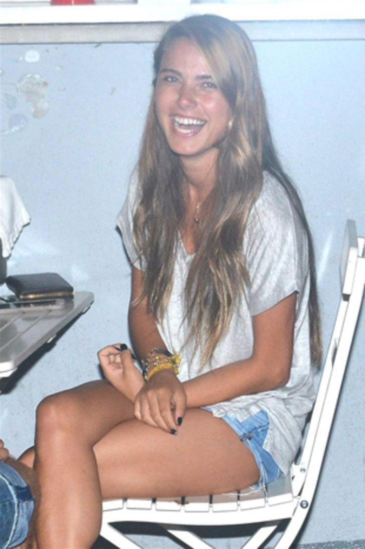 Ceyda Ateş arkadaşlarıyla G2