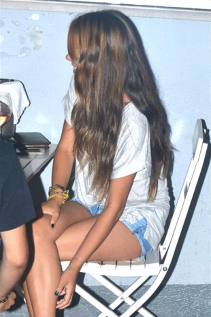 Ceyda Ateş arkadaşlarıyla G3