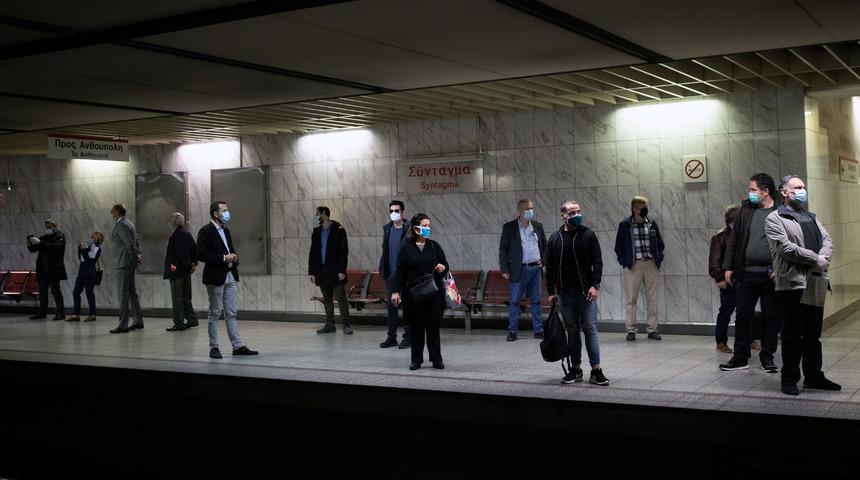 Komşu 42 g&uuml;n sonra sokağa &ccedil;ıkıyor