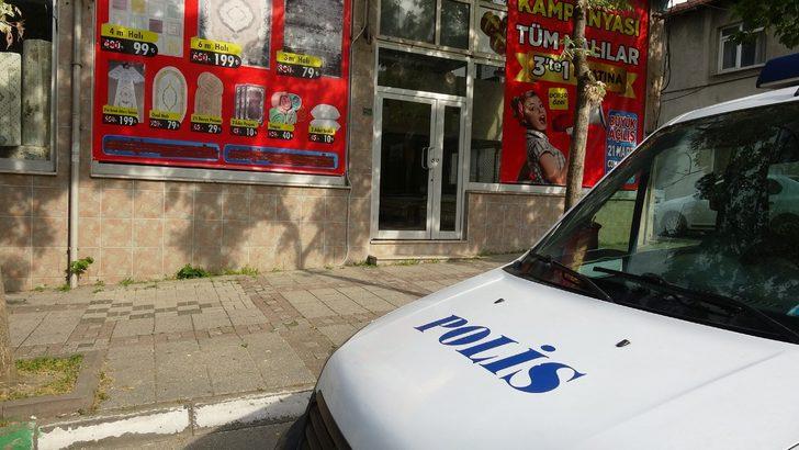 Kısıtlama öncesi mağazada mahsur kaldı! Minik kedi, 2 gün sonra kurtarıldı G4