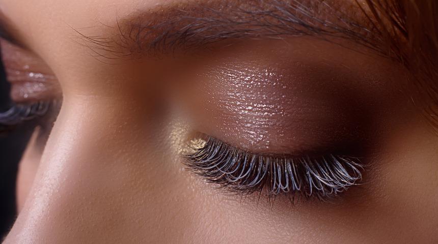 Bu y&ouml;ntemlerle kirpikleriniz daha uzun g&ouml;r&uuml;necek! Badem yağı, eyeliner...