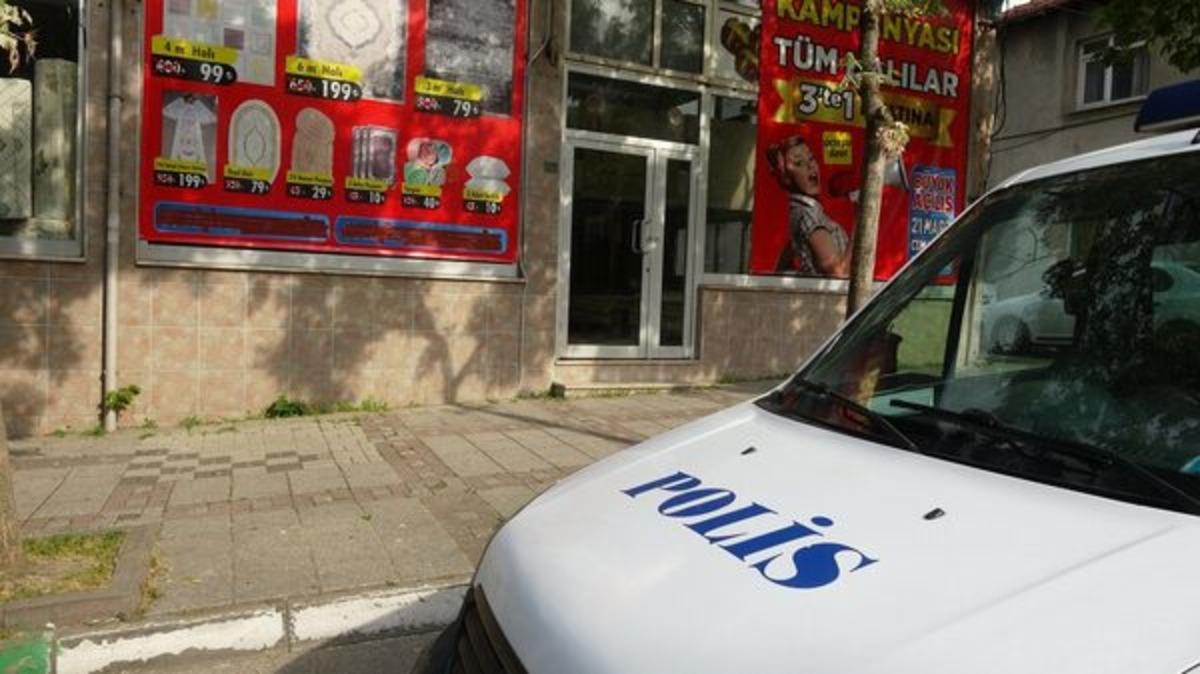 Kısıtlama &ouml;ncesi mağazada mahsur kaldı! Minik kedi, 2 g&uuml;n sonra kurtarıldı