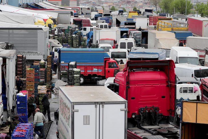 Yasak sonrası İstanbul Meyve Sebze Hali'nde büyük yoğunluk G4