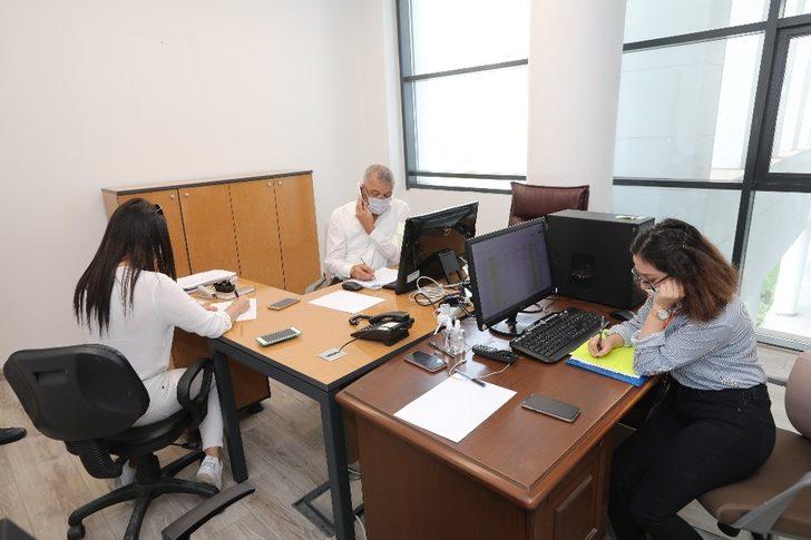 Başkan Tarhan, Kriz Merkezinde telefonları yanıtladı G3