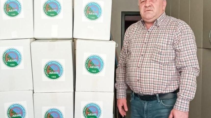 Aliağa&rsquo;da iş yerini a&ccedil;amayan esnafa erzak yardımı s&uuml;r&uuml;yor