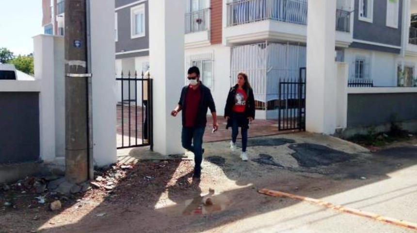 Antalya'da genç kadın tartıştığı eski kocasını sırtından bıçakladı