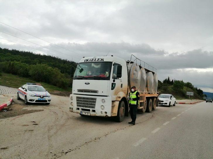 Çan’da trafik haftası nedeniyle jandarmadan sürücülere anlamlı broşür G3