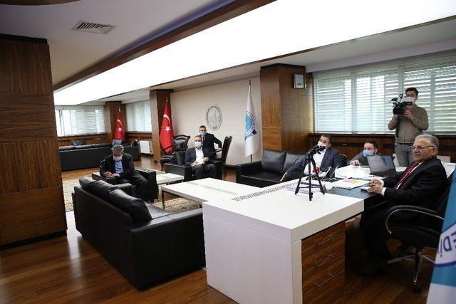 Başkan Büyükkılıç, ilçe belediye başkanları ile detaylı bir toplantı gerçekleştirdi