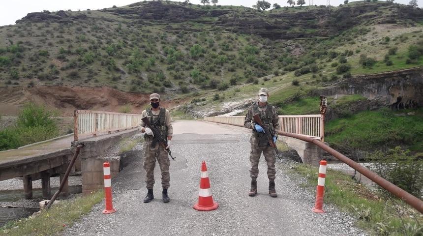 Jandarma korona vir&uuml;s denetimlerini s&uuml;rd&uuml;r&uuml;yor